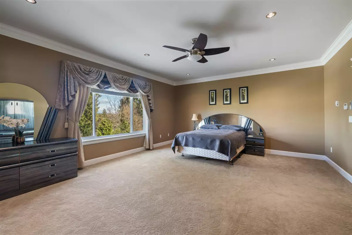 Powder Room Photo of 14149 76 Avenue, Surrey, BC