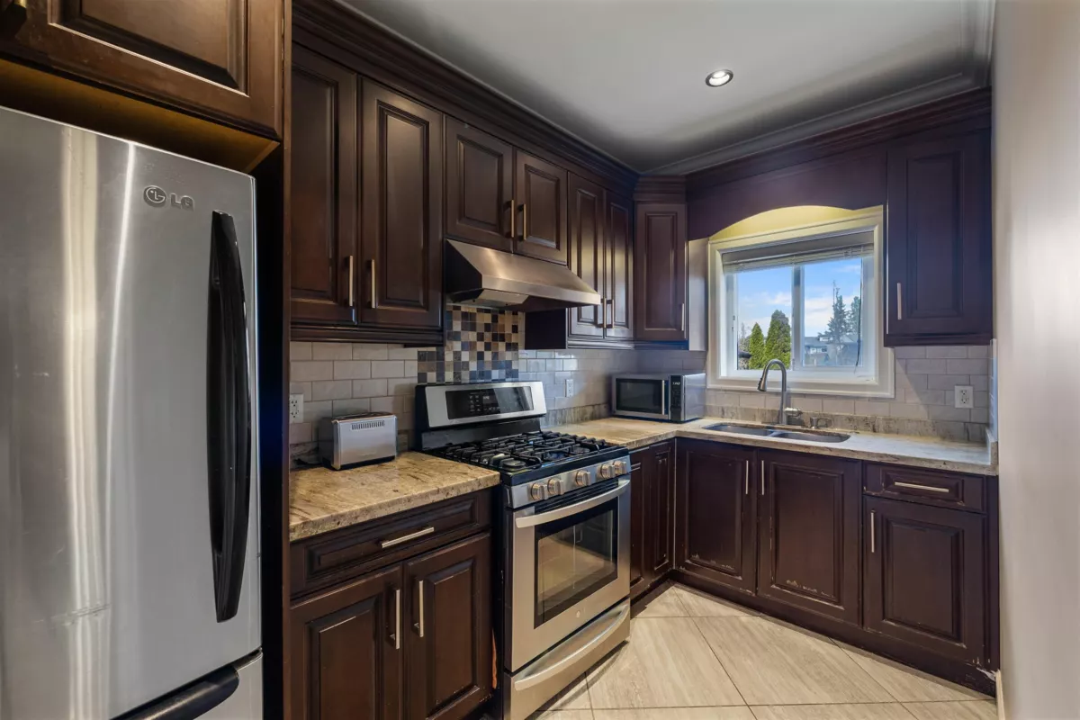 Primary Bathroom Photo of 14149 76 Avenue, Surrey, BC