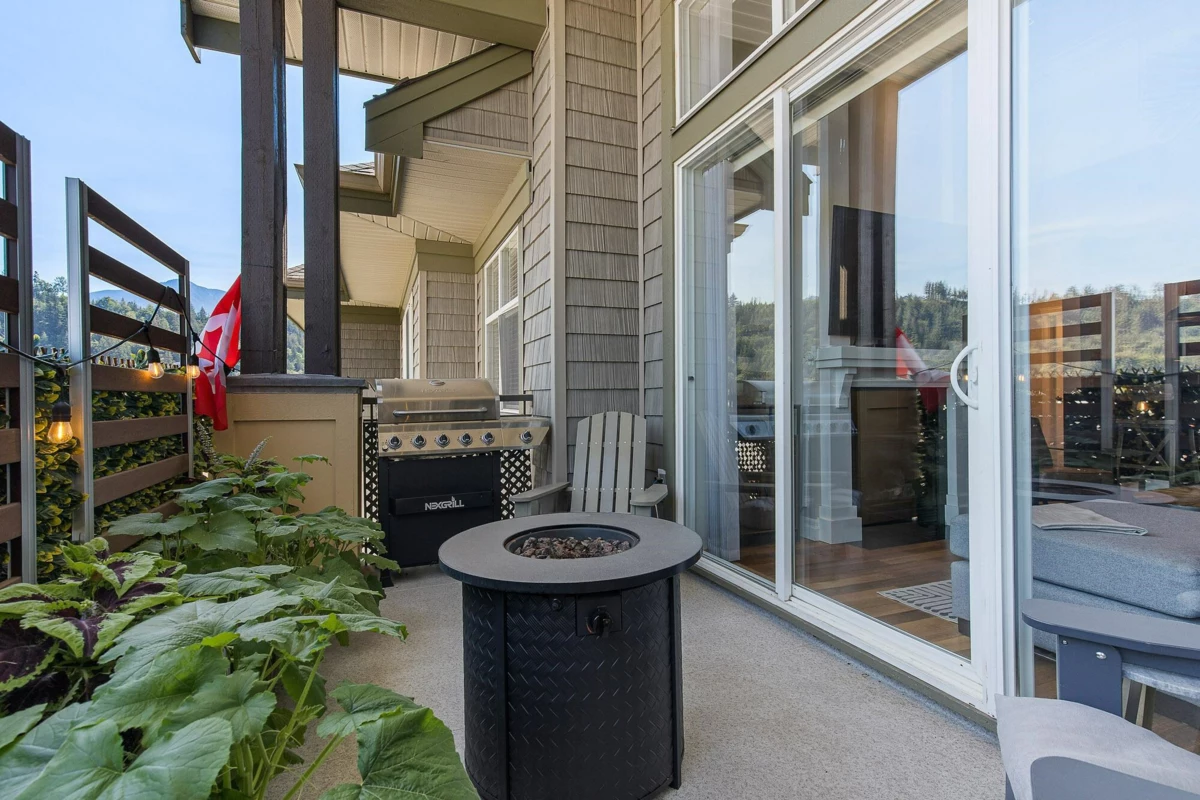 Front Yard Photo of 408B 45595 Tamihi Way, Chilliwack, BC