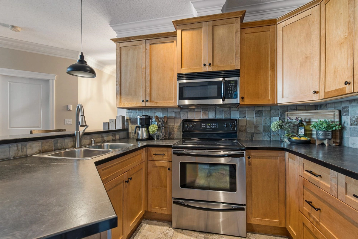 Walk-In Closet Photo of 408B 45595 Tamihi Way, Chilliwack, BC