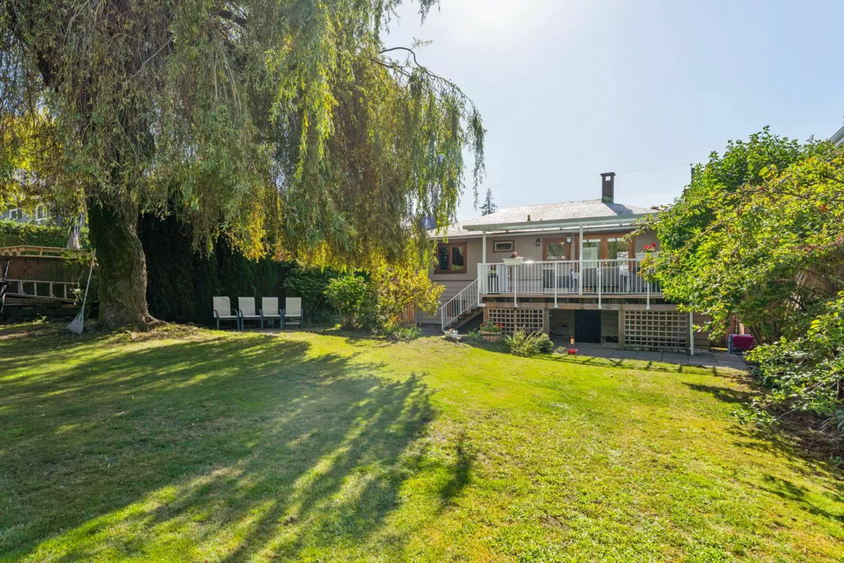 Backyard Photo of 430 W Kings Road, North Vancouver, BC