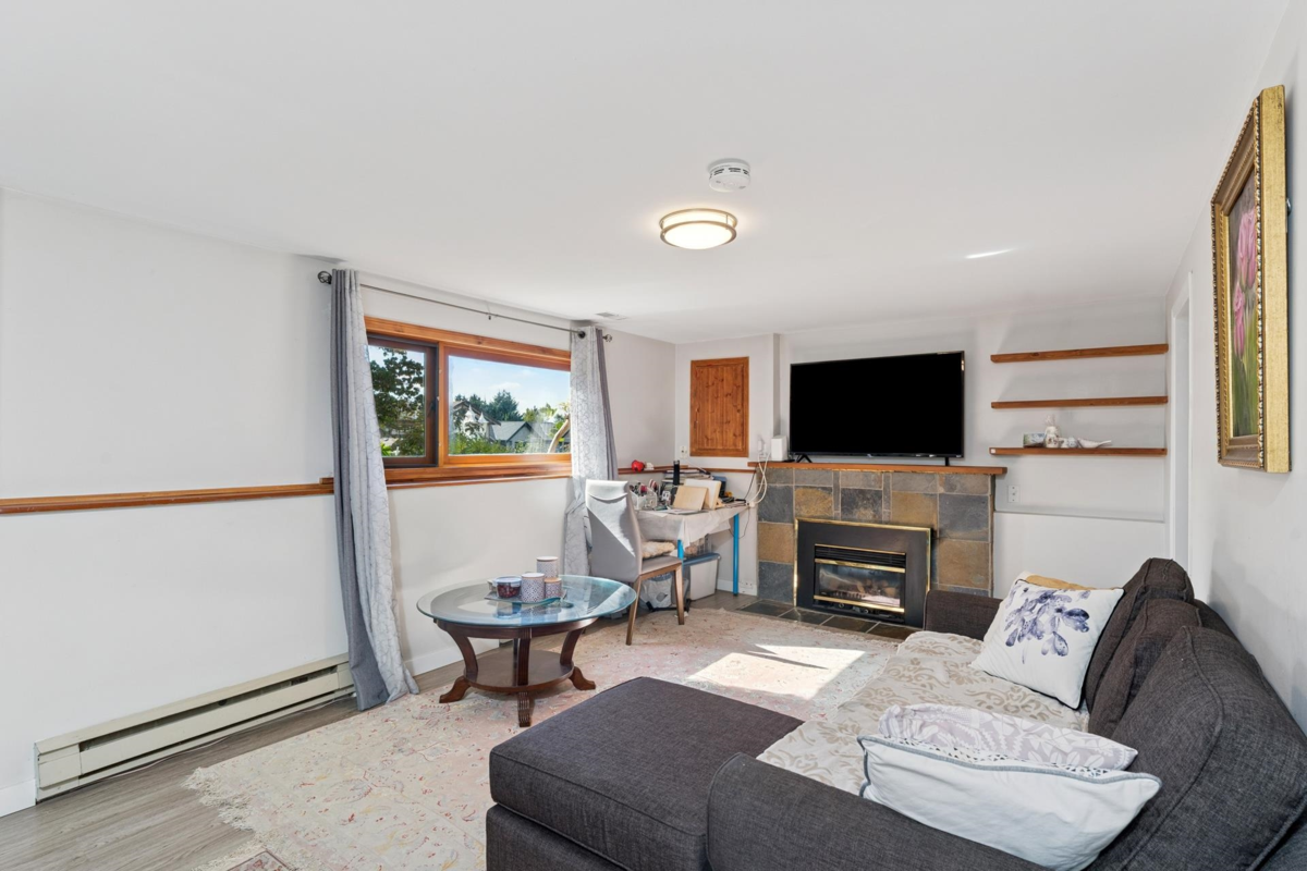 Bedroom 4 Photo of 430 W Kings Road, North Vancouver, BC