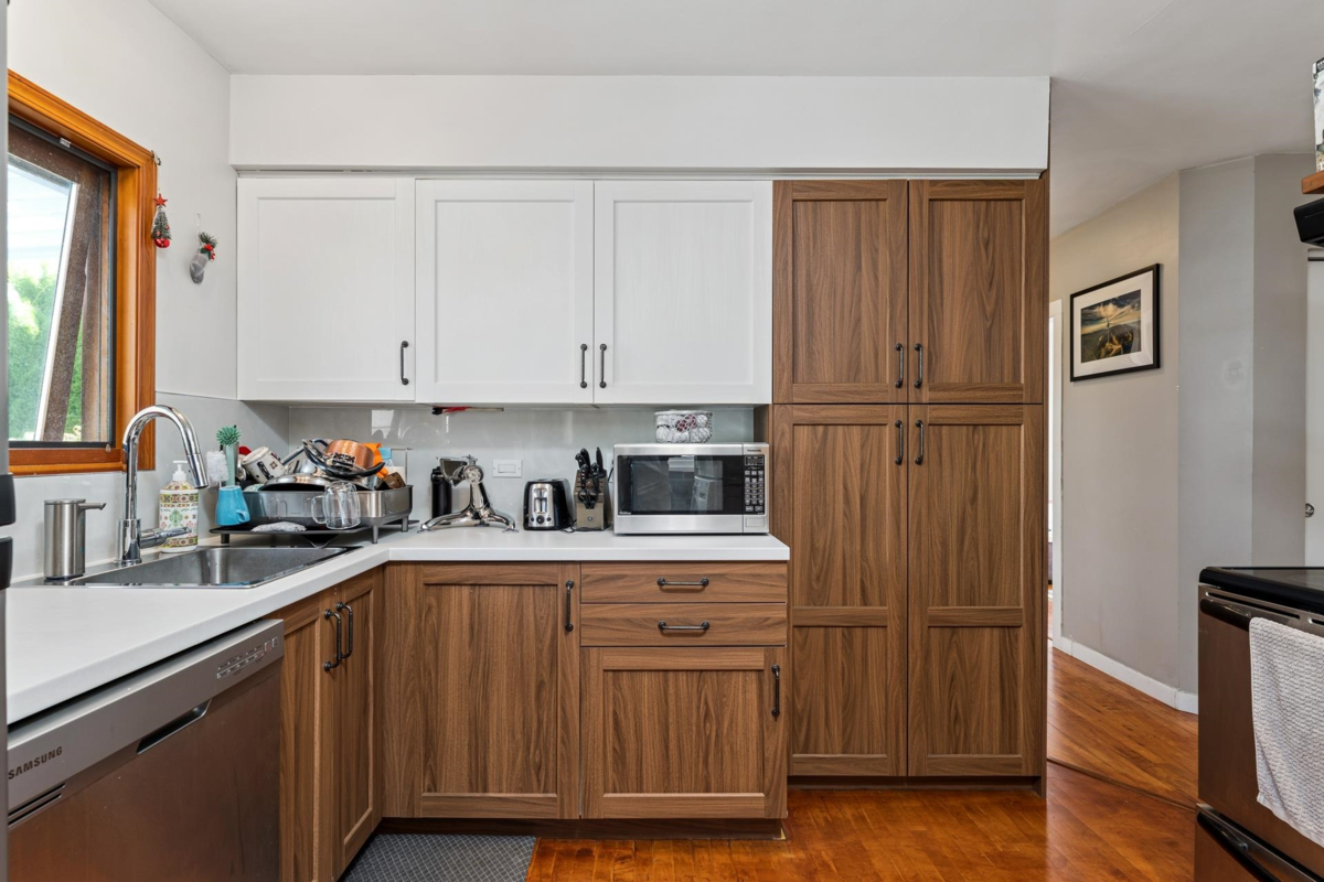 Breakfast Nook Photo of 430 W Kings Road, North Vancouver, BC