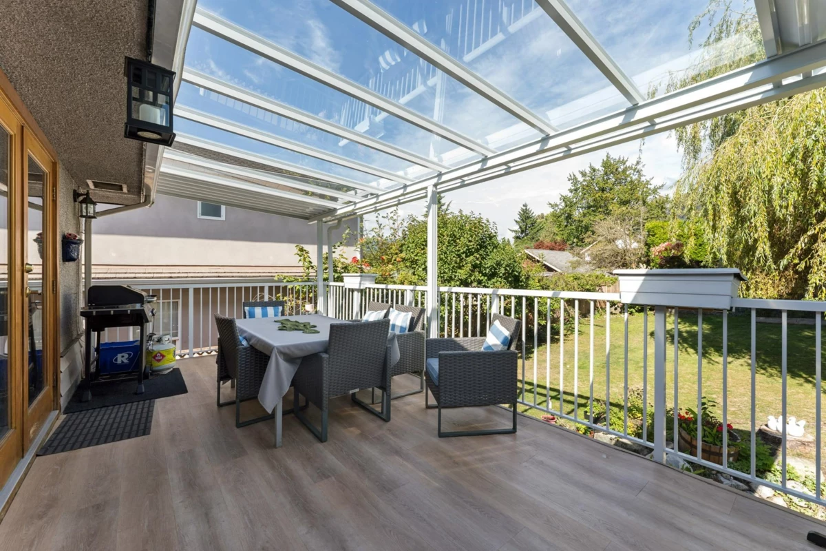 Hallway Photo of 430 W Kings Road, North Vancouver, BC