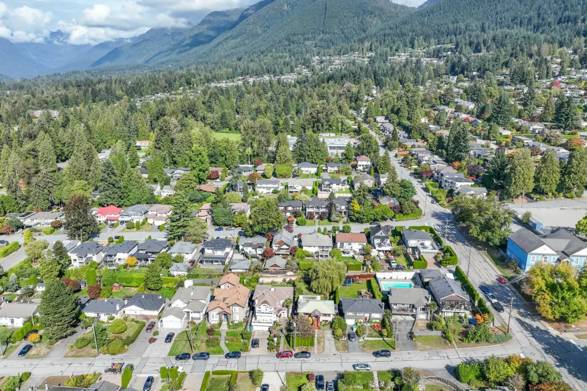 Hot Tub / Spa Photo of 430 W Kings Road, North Vancouver, BC