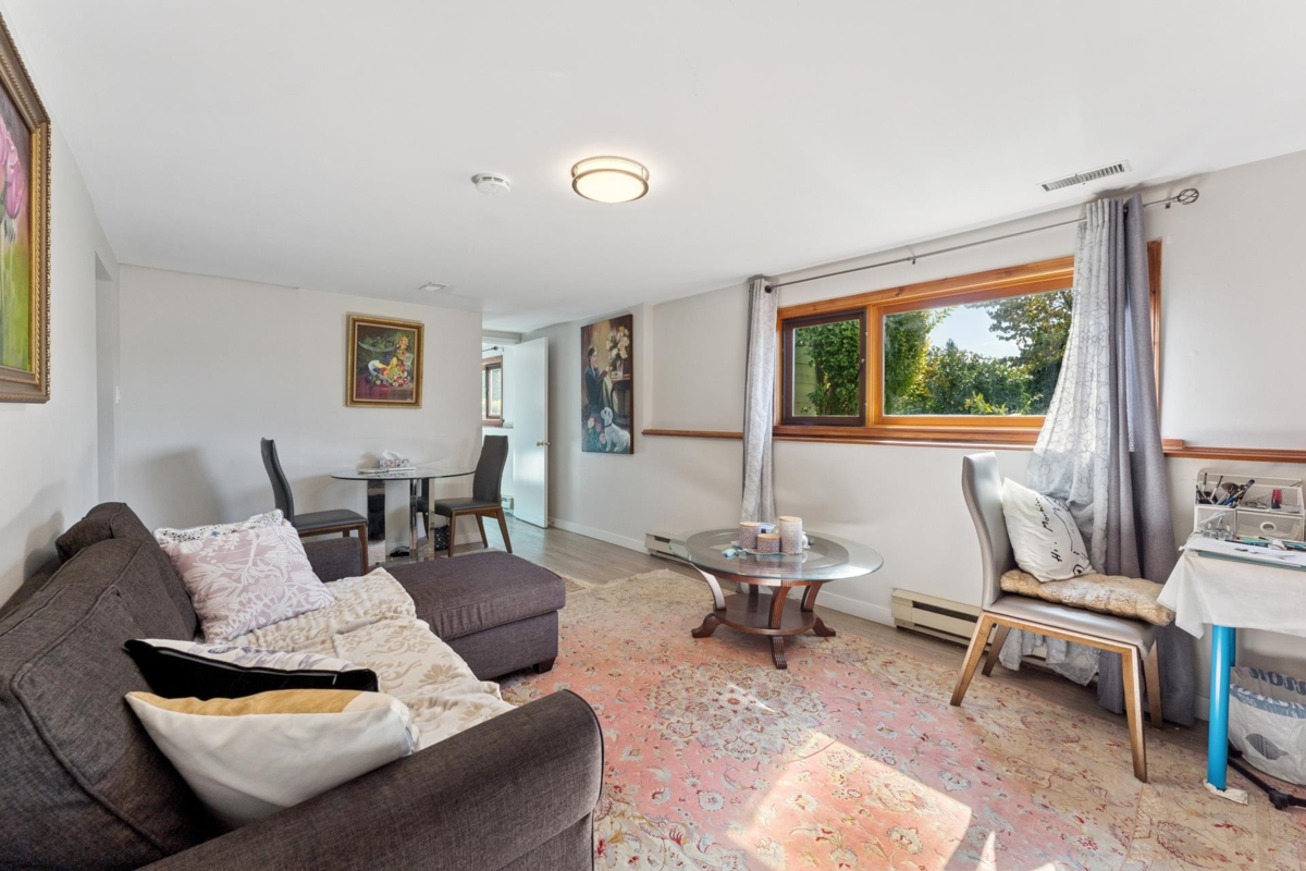 Powder Room Photo of 430 W Kings Road, North Vancouver, BC