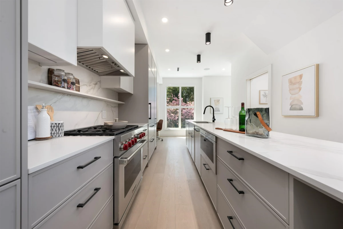 Kitchen Photo of 1495 W 52nd Avenue, Vancouver, BC