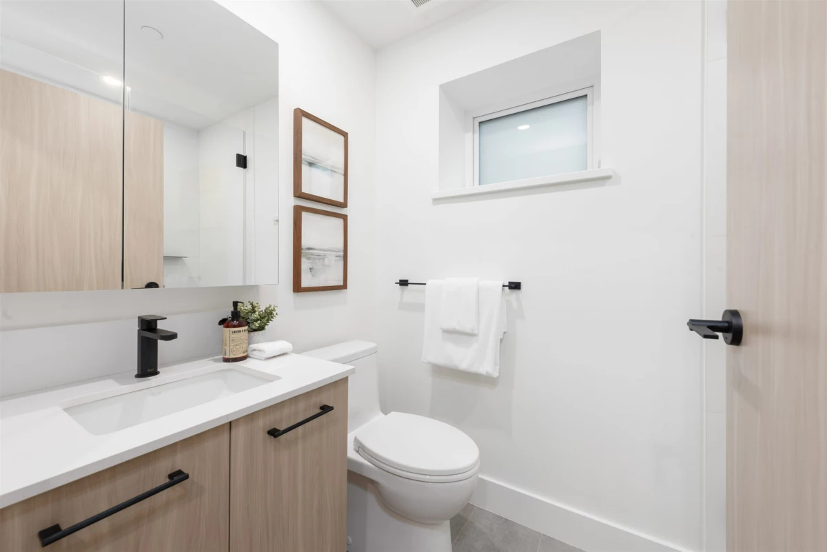 Mudroom Photo of 1495 W 52nd Avenue, Vancouver, BC