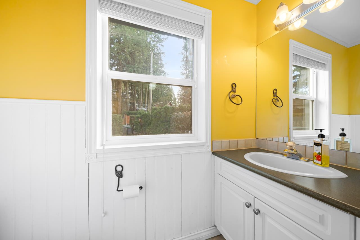 Breakfast Nook Photo of 2789 Cranley Drive, Surrey, BC