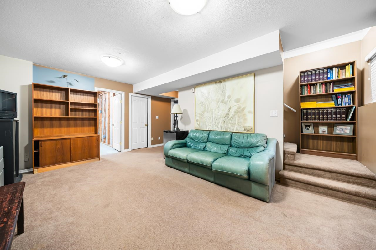 Guest Bathroom Photo of 2789 Cranley Drive, Surrey, BC