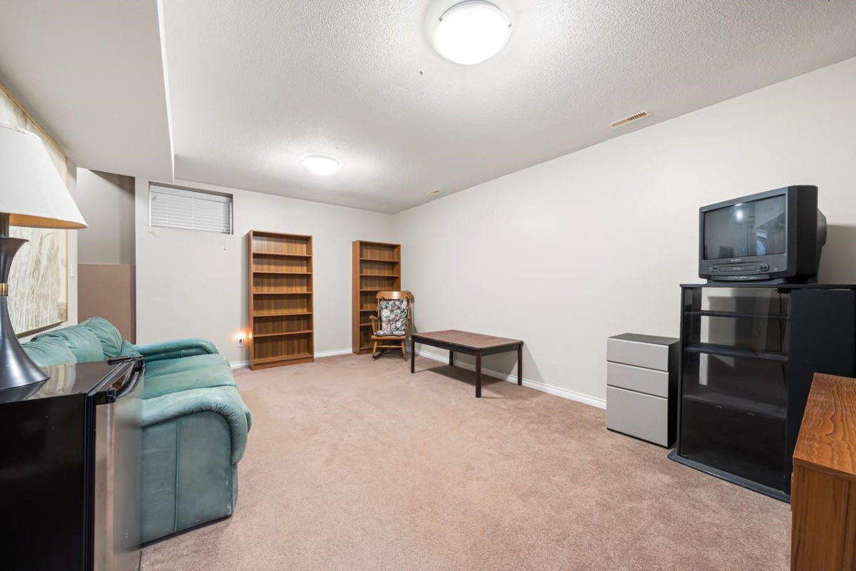 Powder Room Photo of 2789 Cranley Drive, Surrey, BC