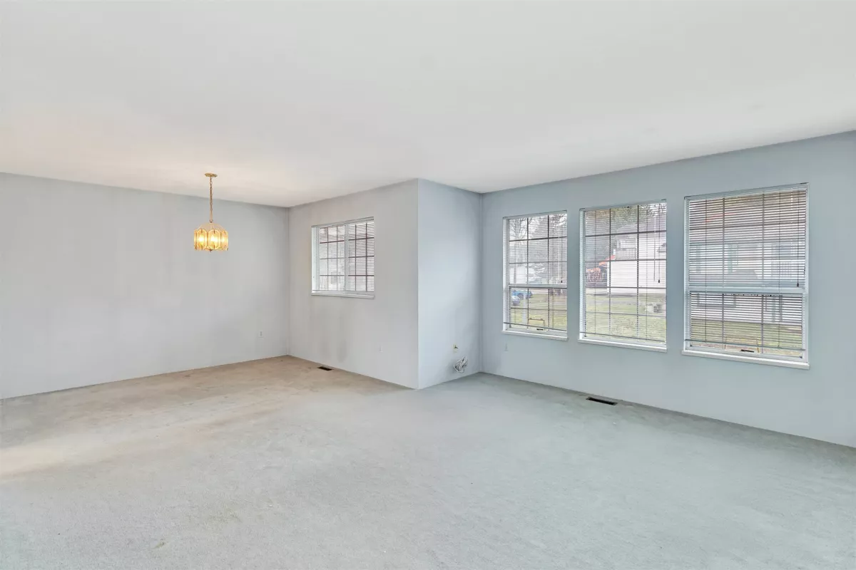 Dining Area Photo of 1215 Brand Street, Port Coquitlam, BC