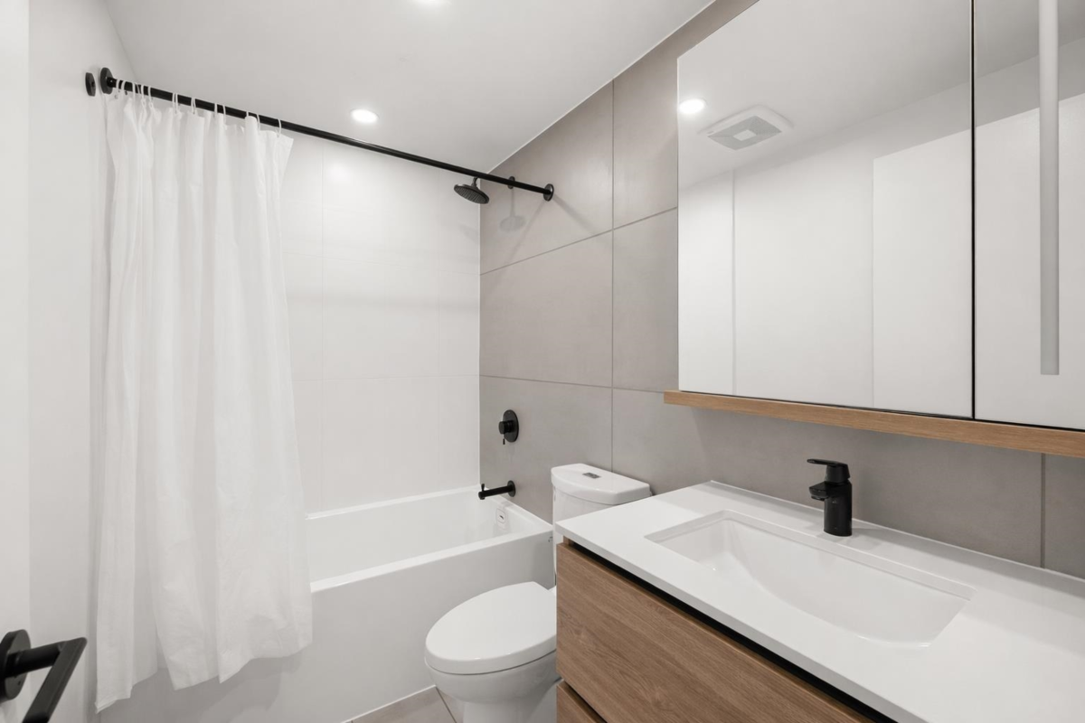 Guest Bathroom Photo of 1510 13428 105 Avenue, Surrey, BC