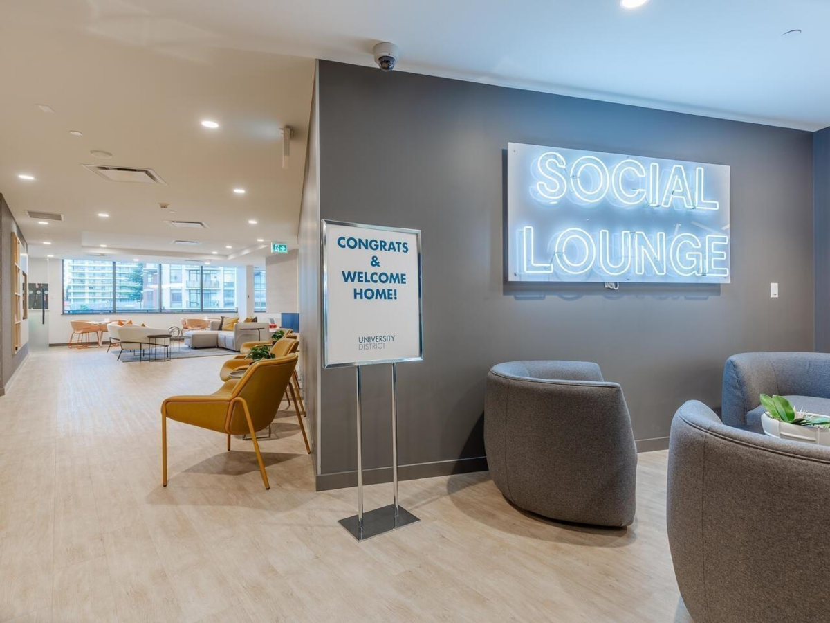 Hallway Photo of 1510 13428 105 Avenue, Surrey, BC