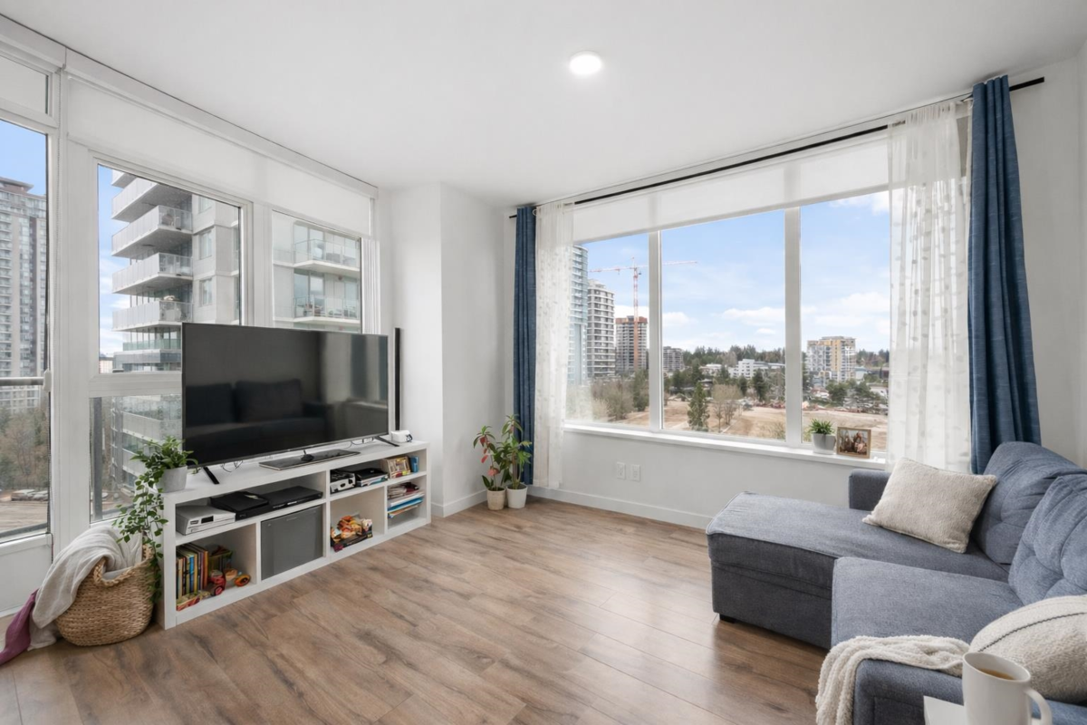 Kitchen Island Photo of 1510 13428 105 Avenue, Surrey, BC