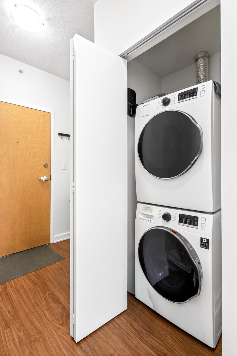 Entry Foyer Photo of 507 1249 Granville Street, Vancouver, BC