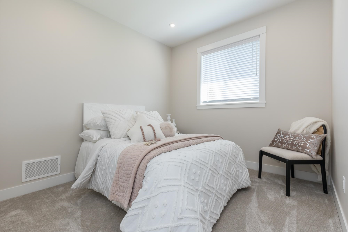 Primary Bathroom Photo of 102 6211 Chilliwack River Road, Chilliwack, BC