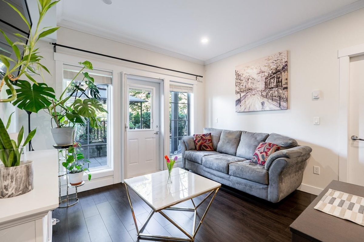 Kitchen Island Photo of 7 7247 140 Street, Surrey, BC