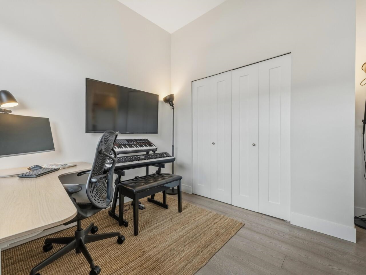 Entry Foyer Photo of 1681 Kitchener Street, Vancouver, BC