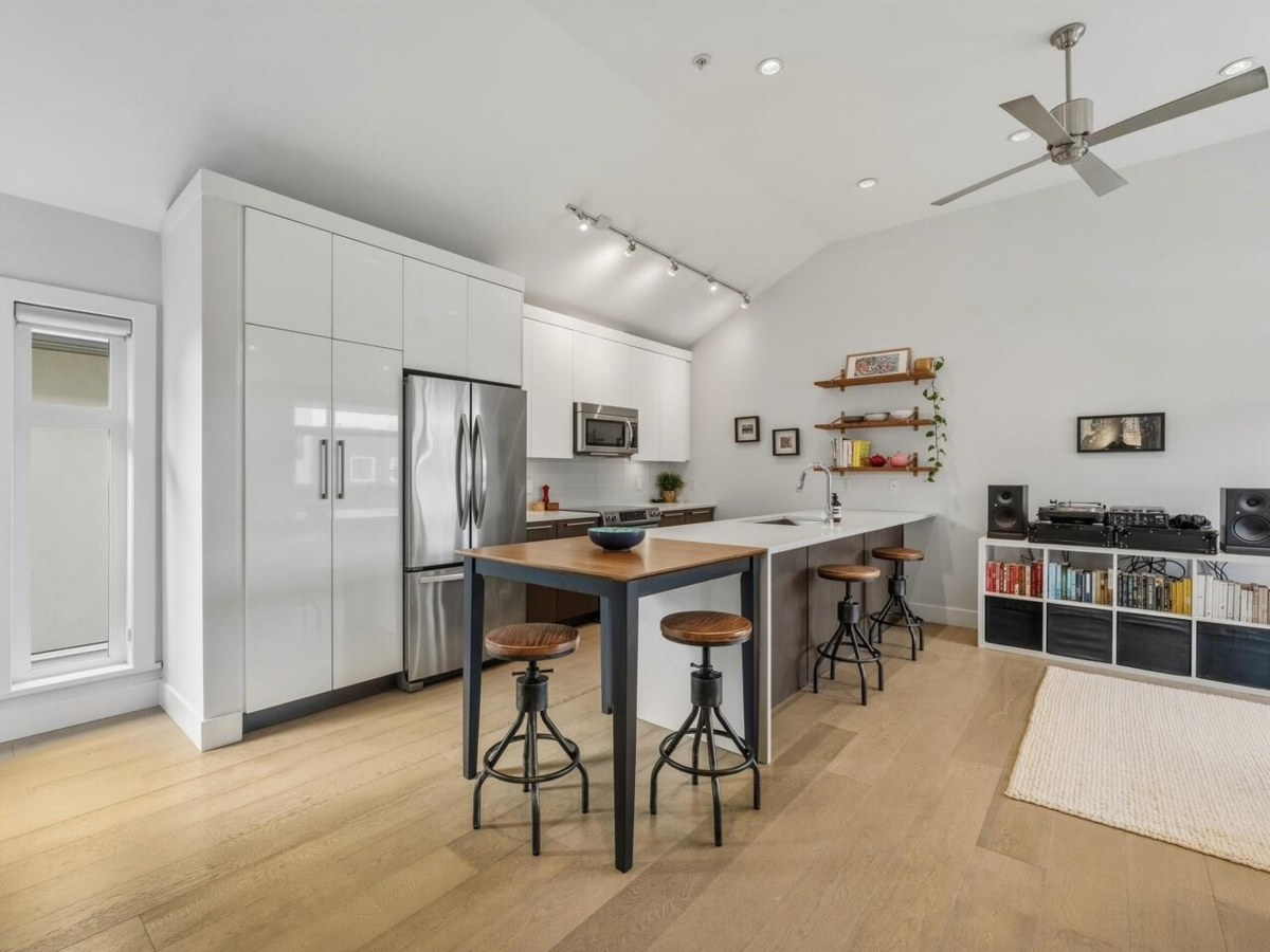 Kitchen Island Photo of 1681 Kitchener Street, Vancouver, BC