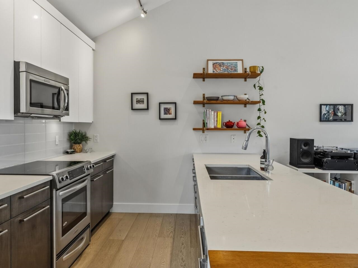Primary Bathroom Photo of 1681 Kitchener Street, Vancouver, BC