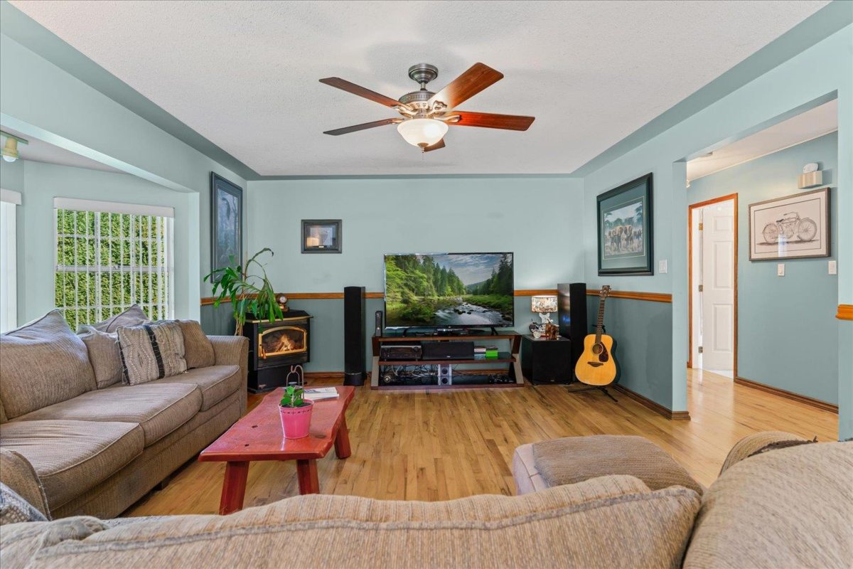 Family Room Photo of 9950 Nelson Road, Rosedale, BC