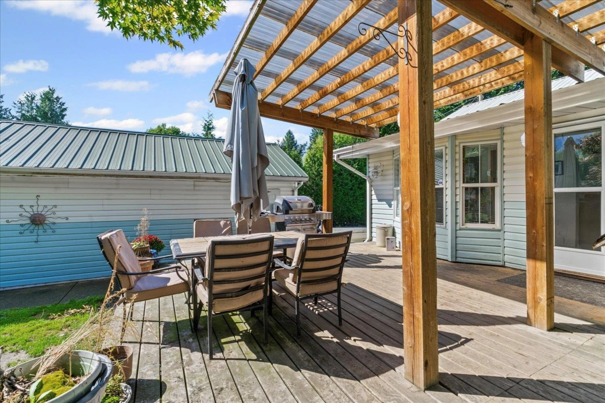Hallway Photo of 9950 Nelson Road, Rosedale, BC