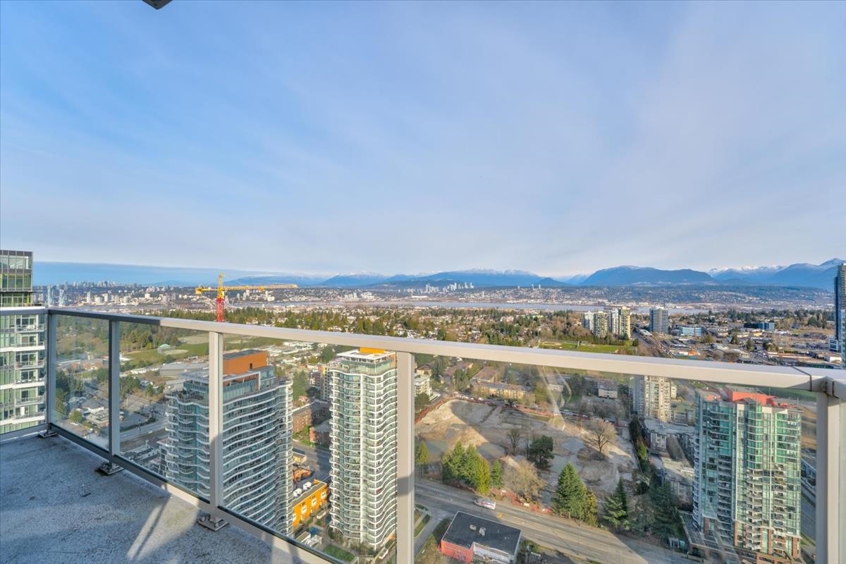 Family Room Photo of 3805 13350 Central Avenue, Surrey, BC