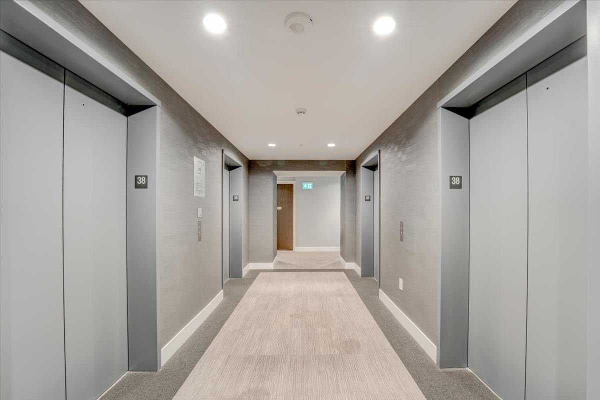 Laundry Room Photo of 3805 13350 Central Avenue, Surrey, BC