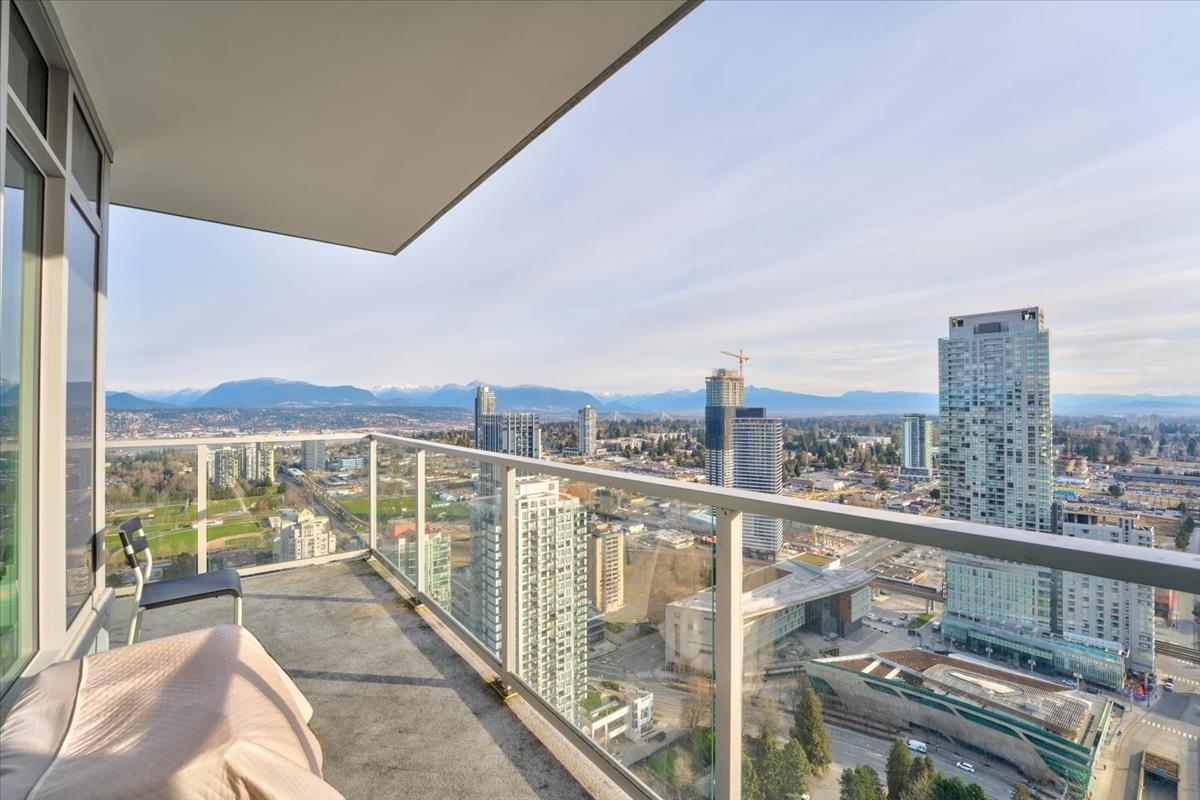 Living Room Photo of 3805 13350 Central Avenue, Surrey, BC