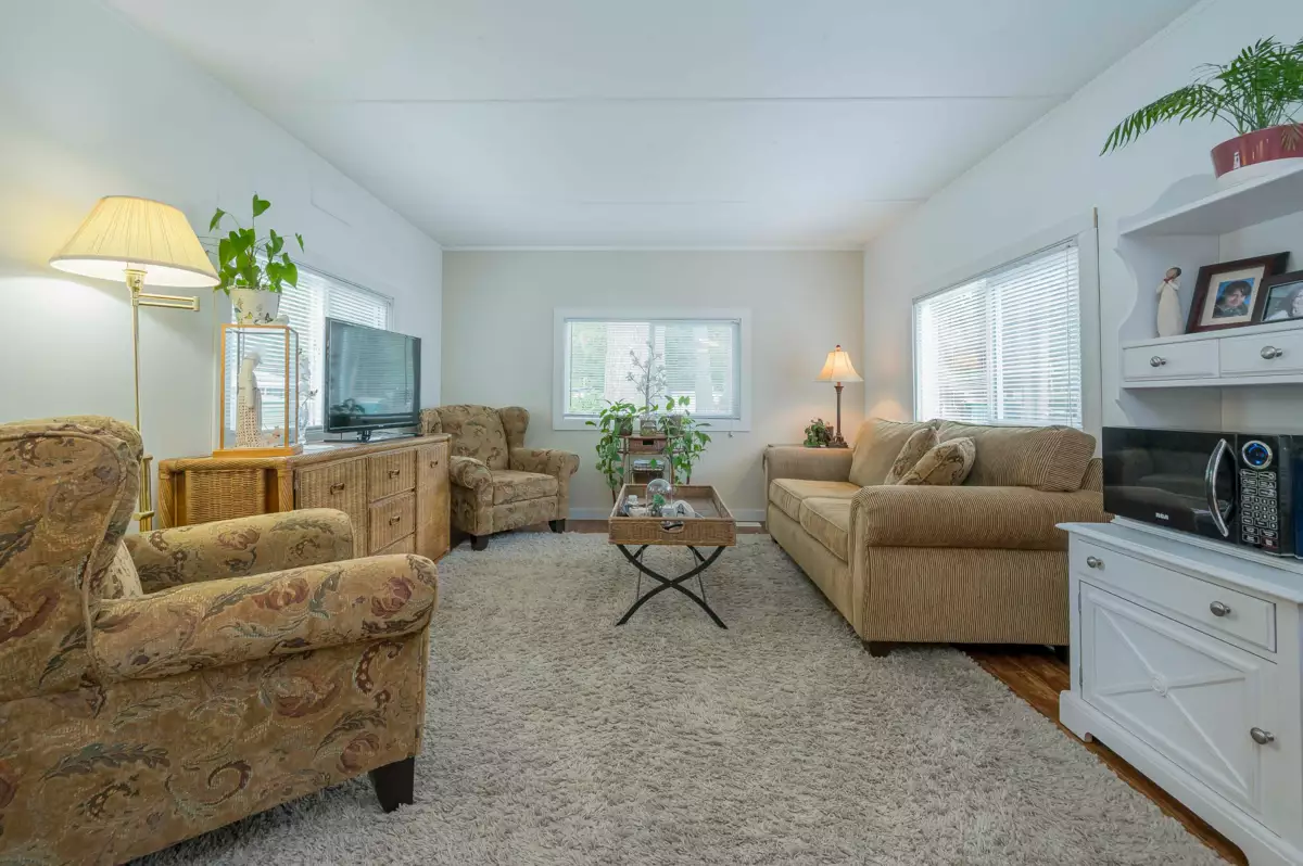 Kitchen Island Photo of 49 20071 24 Avenue, Langley, BC