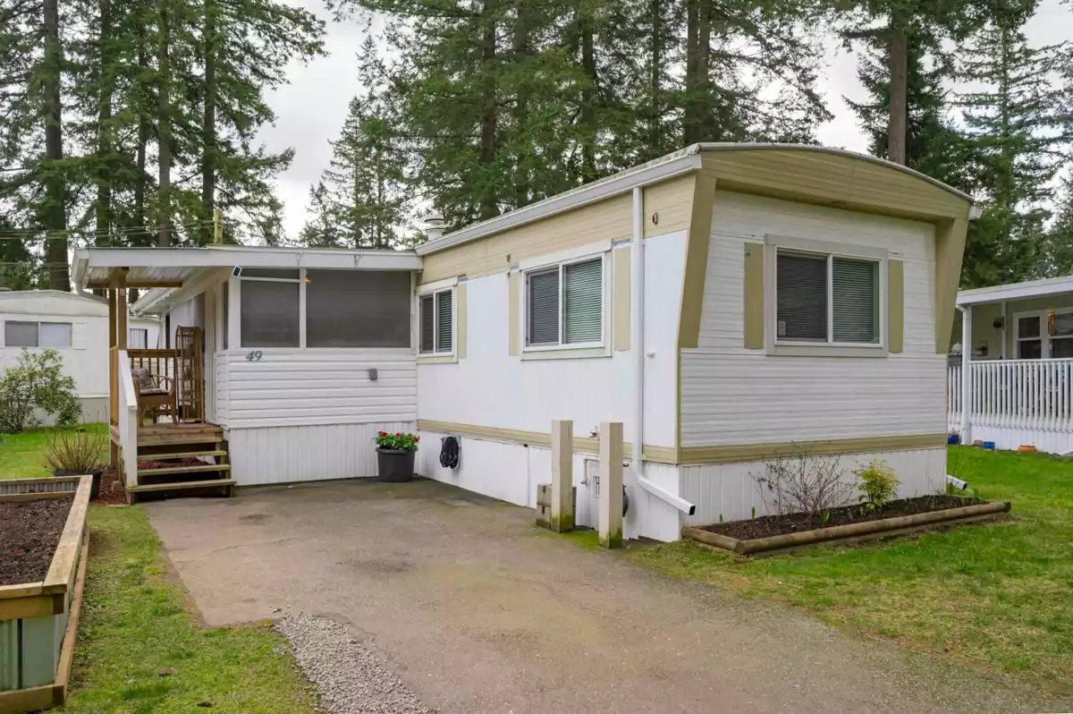 Living Room Photo of 49 20071 24 Avenue, Langley, BC