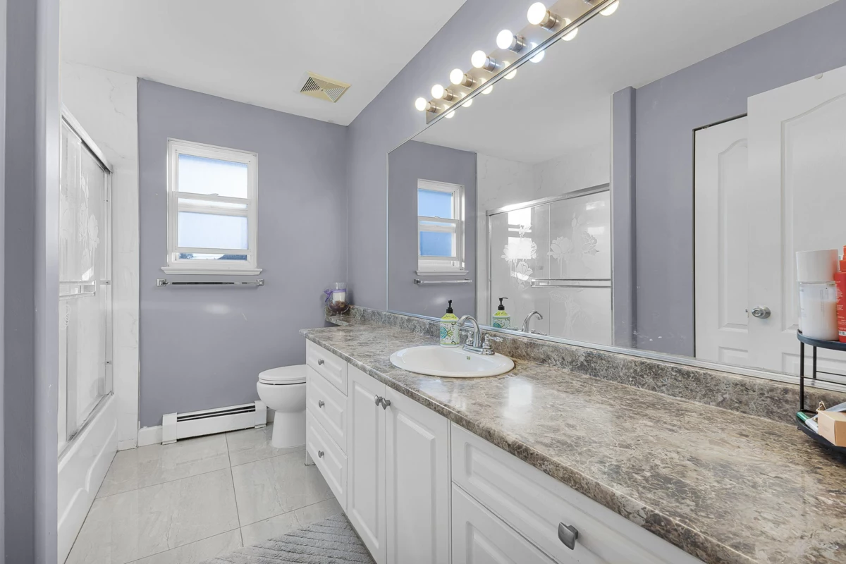 Entry Foyer Photo of 14516 81 Avenue, Surrey, BC