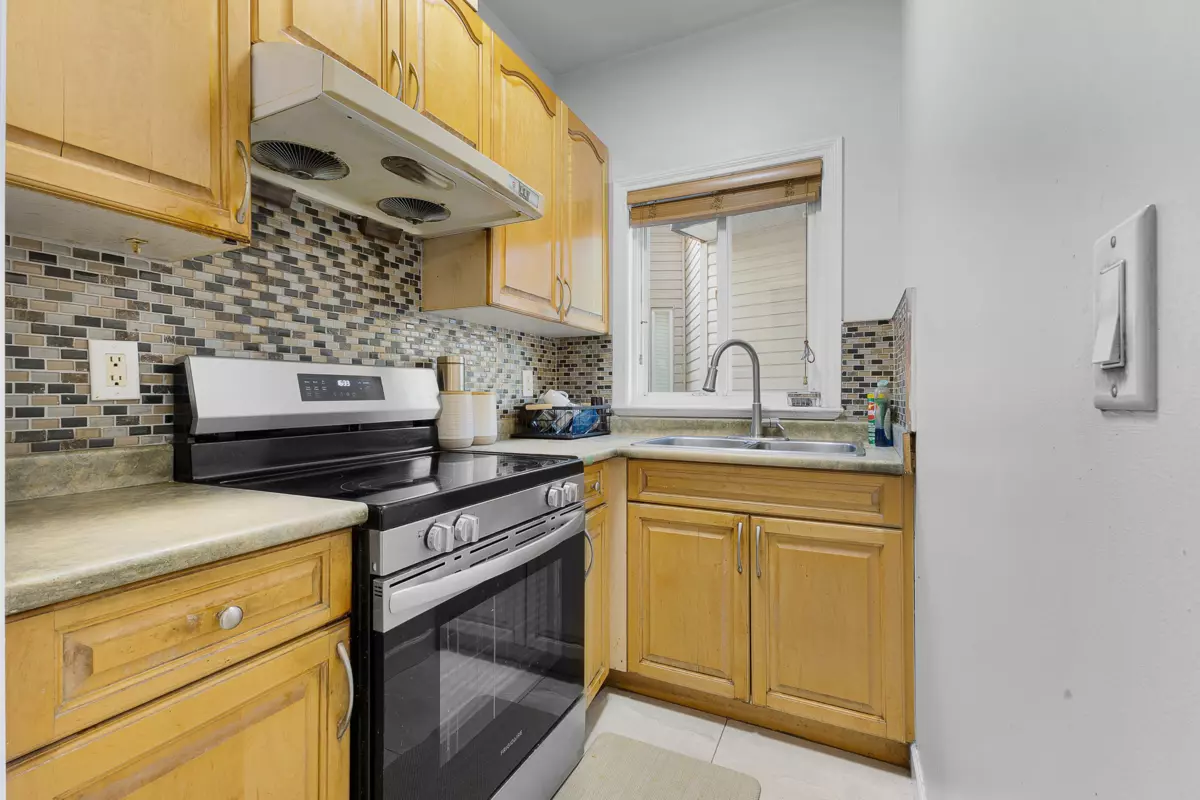 Guest Bathroom Photo of 14516 81 Avenue, Surrey, BC