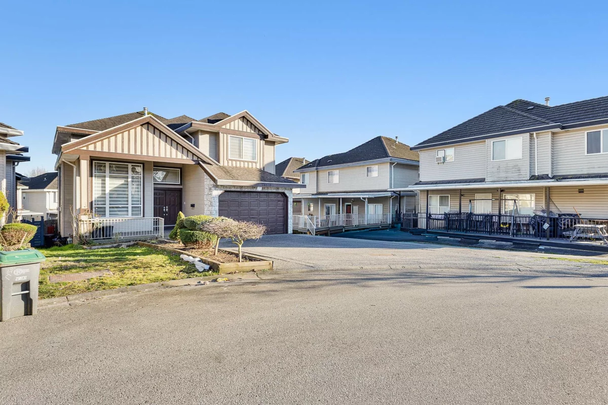 Living Room Photo of 14516 81 Avenue, Surrey, BC