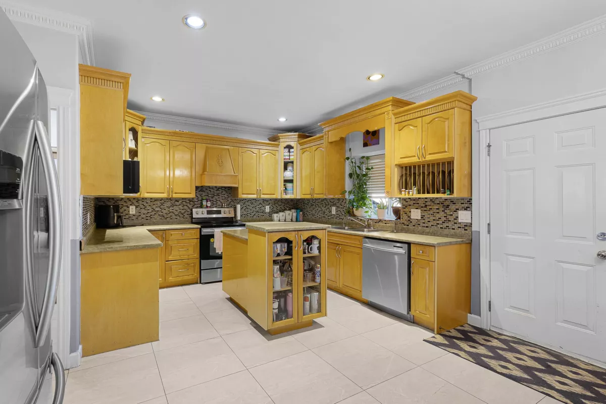 Primary Bathroom Photo of 14516 81 Avenue, Surrey, BC