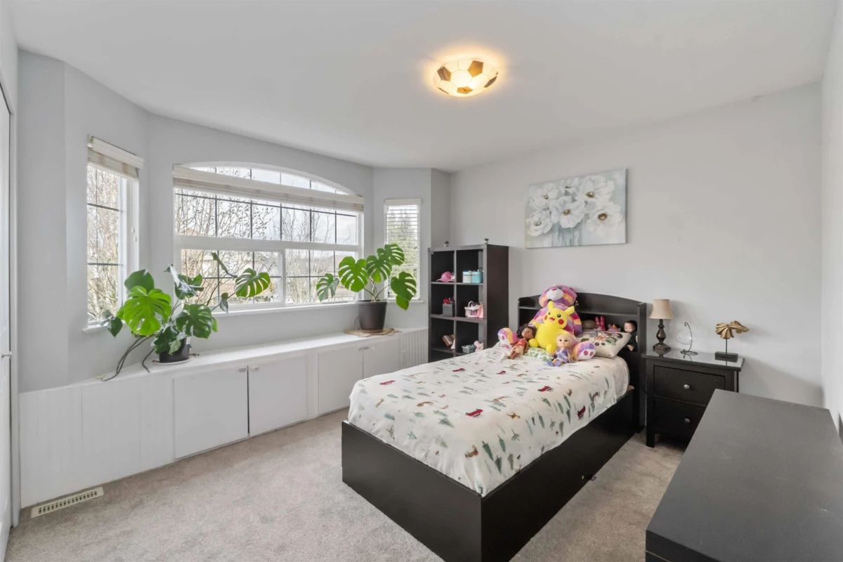 Basement Recreation Room Photo of 18476 66a Avenue, Surrey, BC