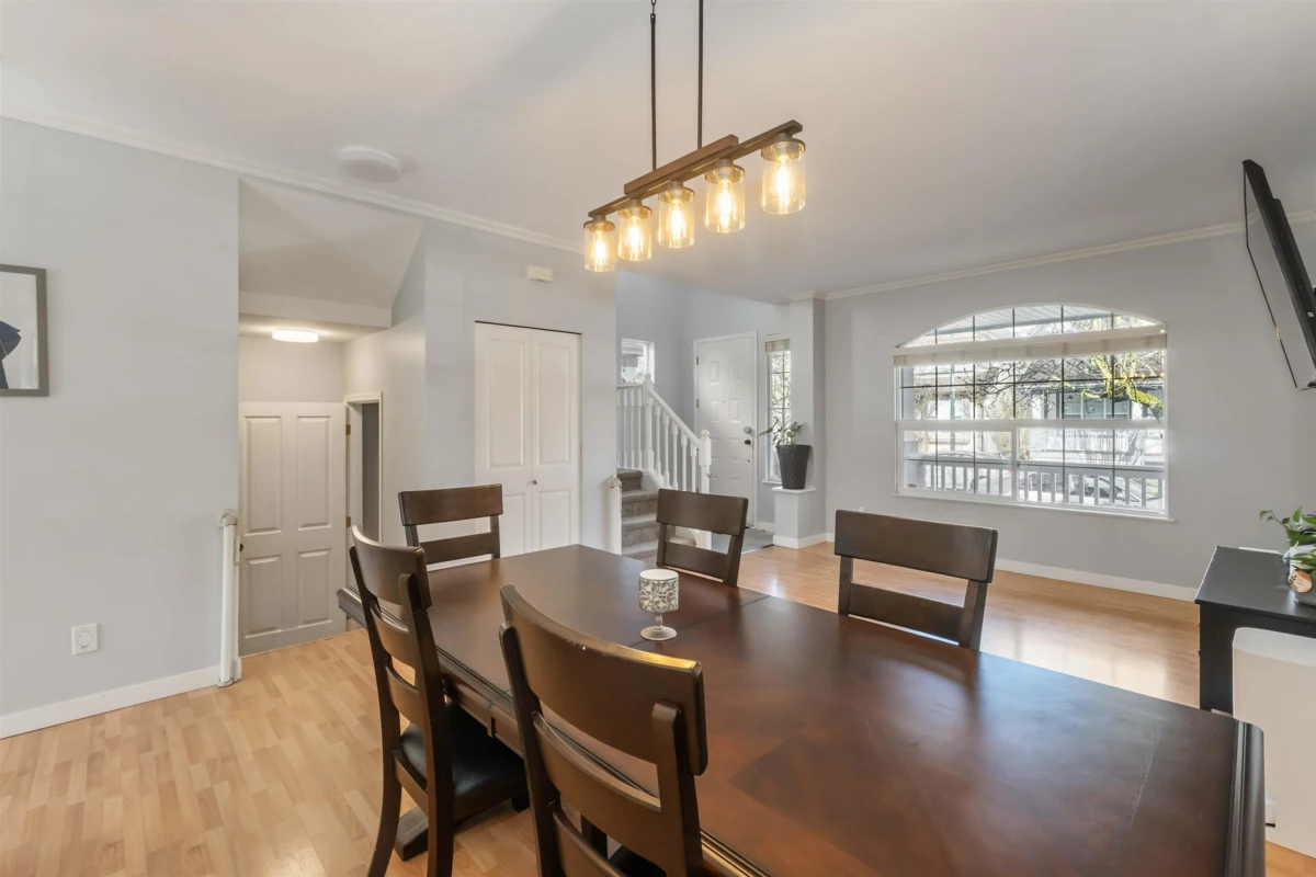Dining Area Photo of 18476 66a Avenue, Surrey, BC