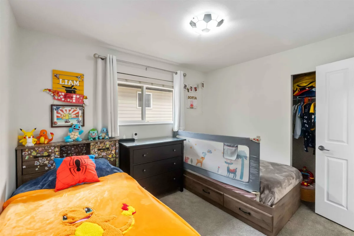 Entry Foyer Photo of 18476 66a Avenue, Surrey, BC