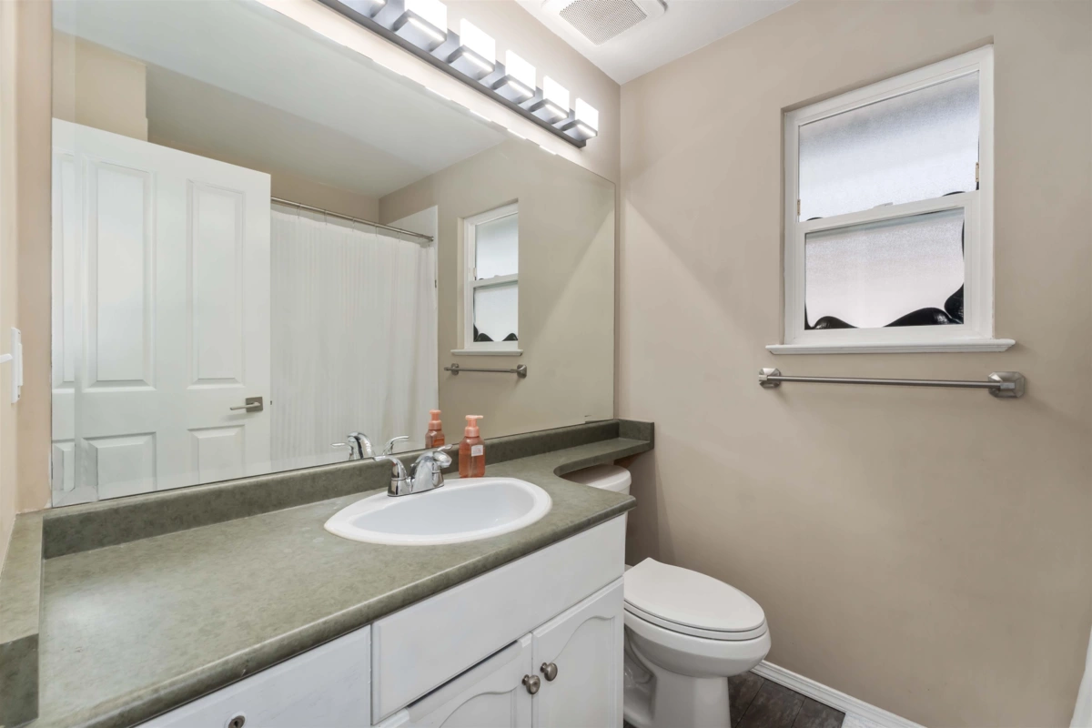 Hallway Photo of 18476 66a Avenue, Surrey, BC