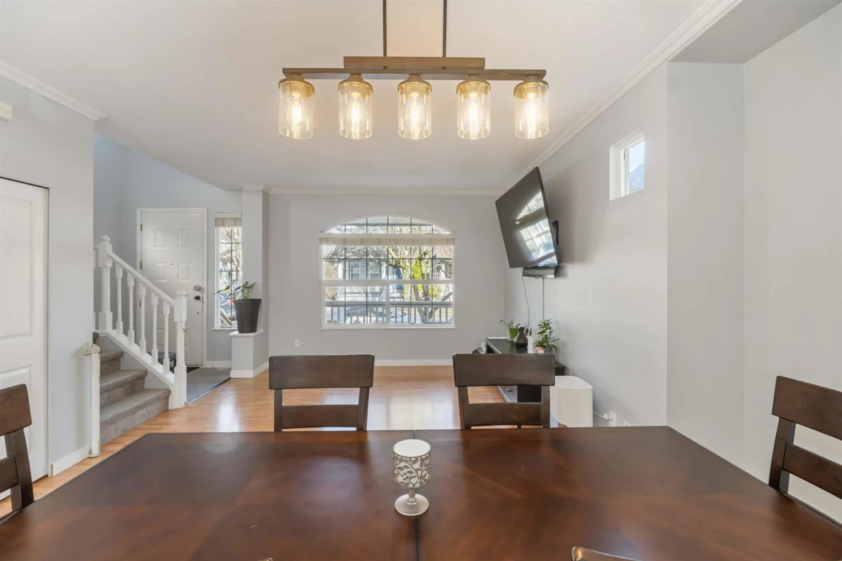 Kitchen Photo of 18476 66a Avenue, Surrey, BC