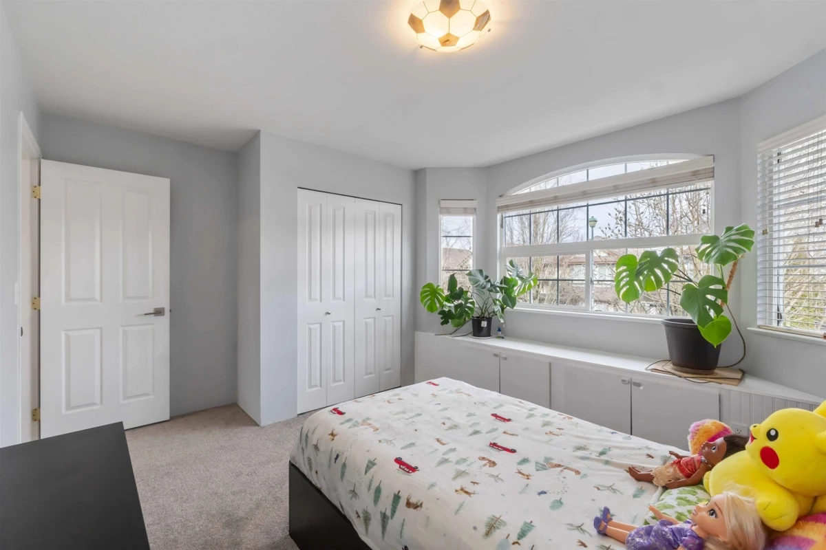 Laundry Room Photo of 18476 66a Avenue, Surrey, BC