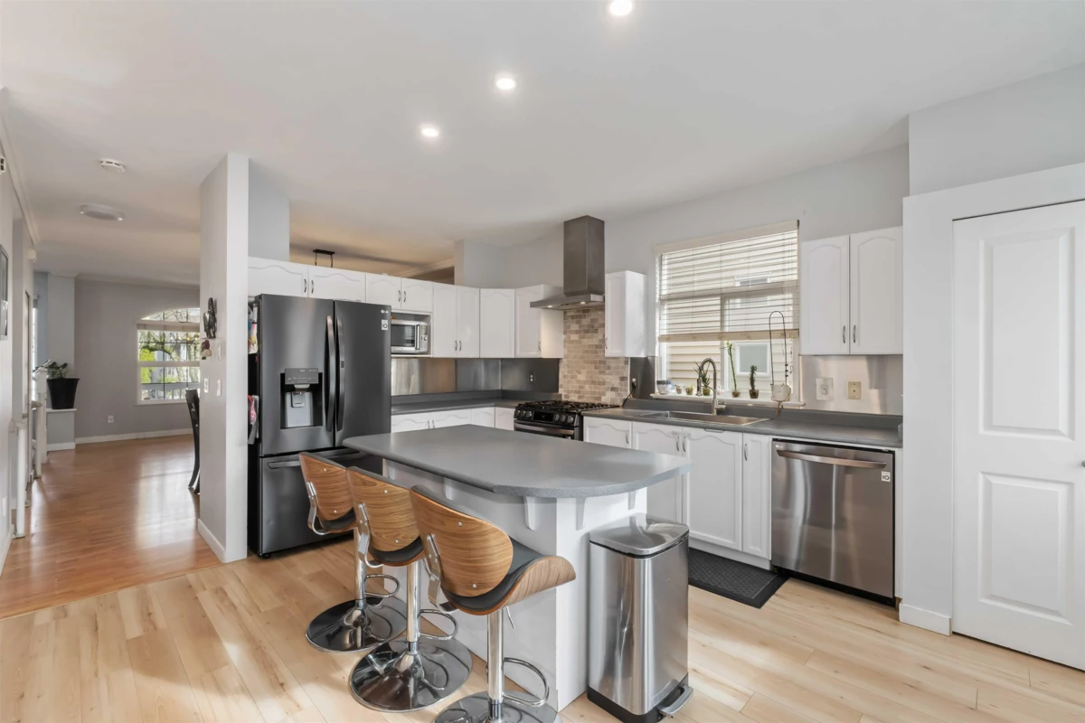 Primary Bathroom Photo of 18476 66a Avenue, Surrey, BC