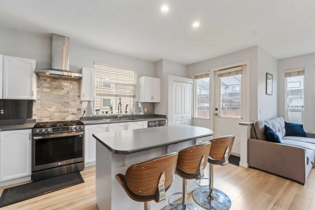 Walk-In Closet Photo of 18476 66a Avenue, Surrey, BC