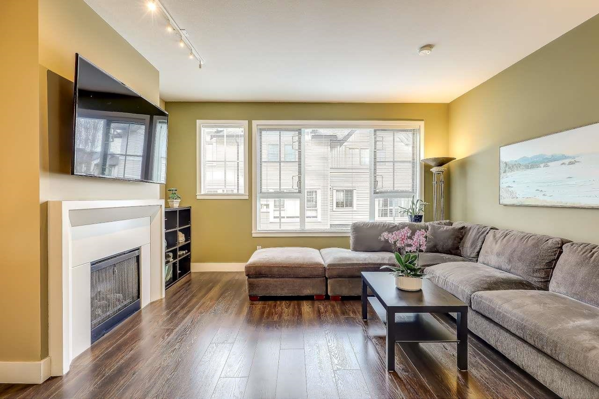 Dining Area Photo of 40 2450 161a Street, Surrey, BC