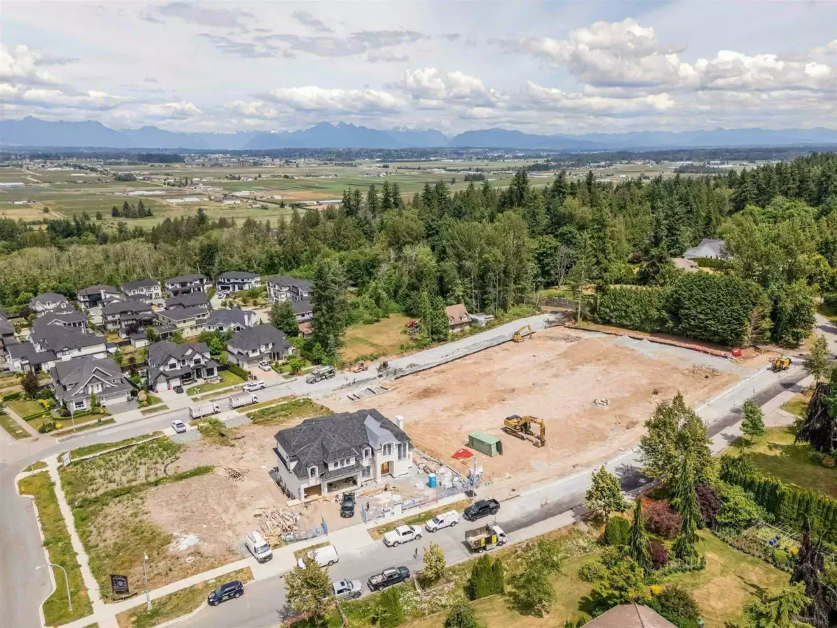 Family Room Photo of 16580 28a Avenue, Surrey, BC