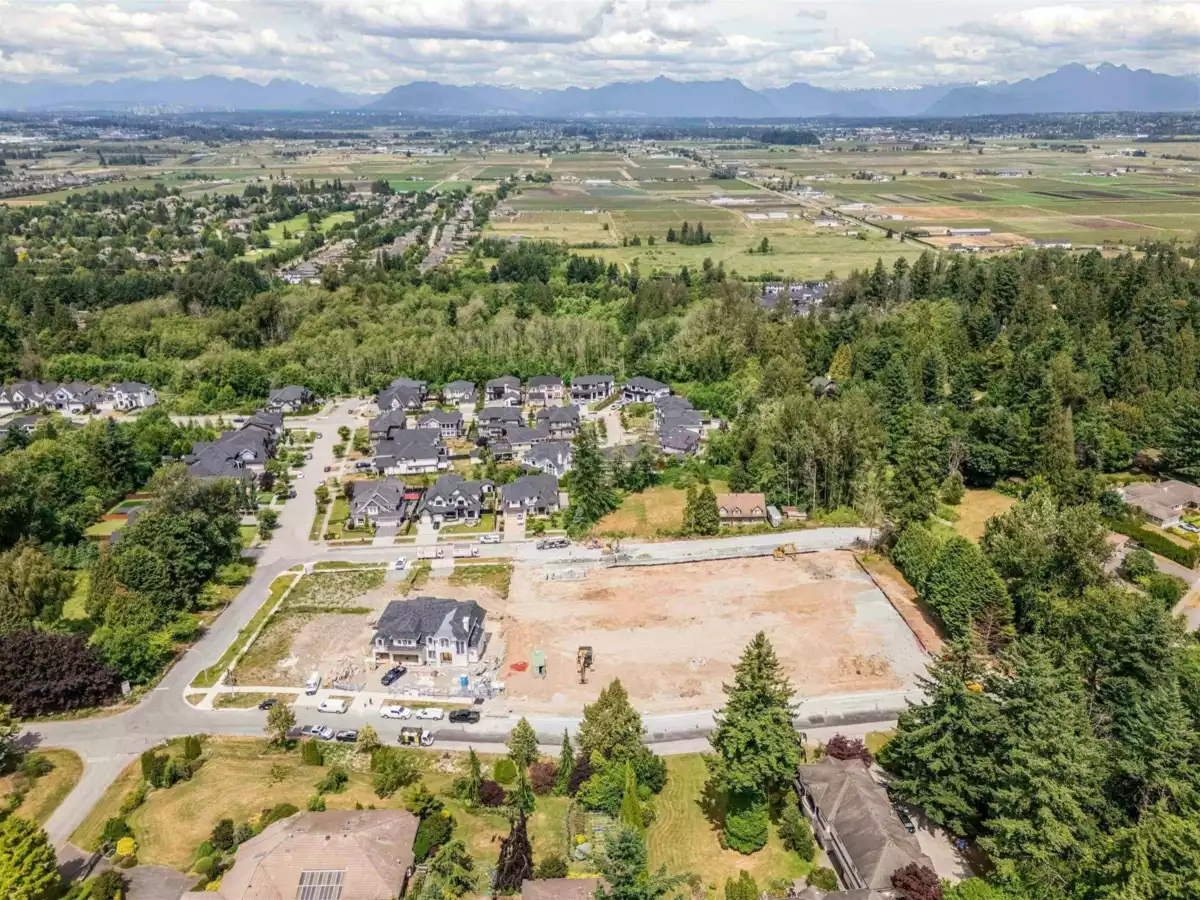 Living Room Photo of 16580 28a Avenue, Surrey, BC
