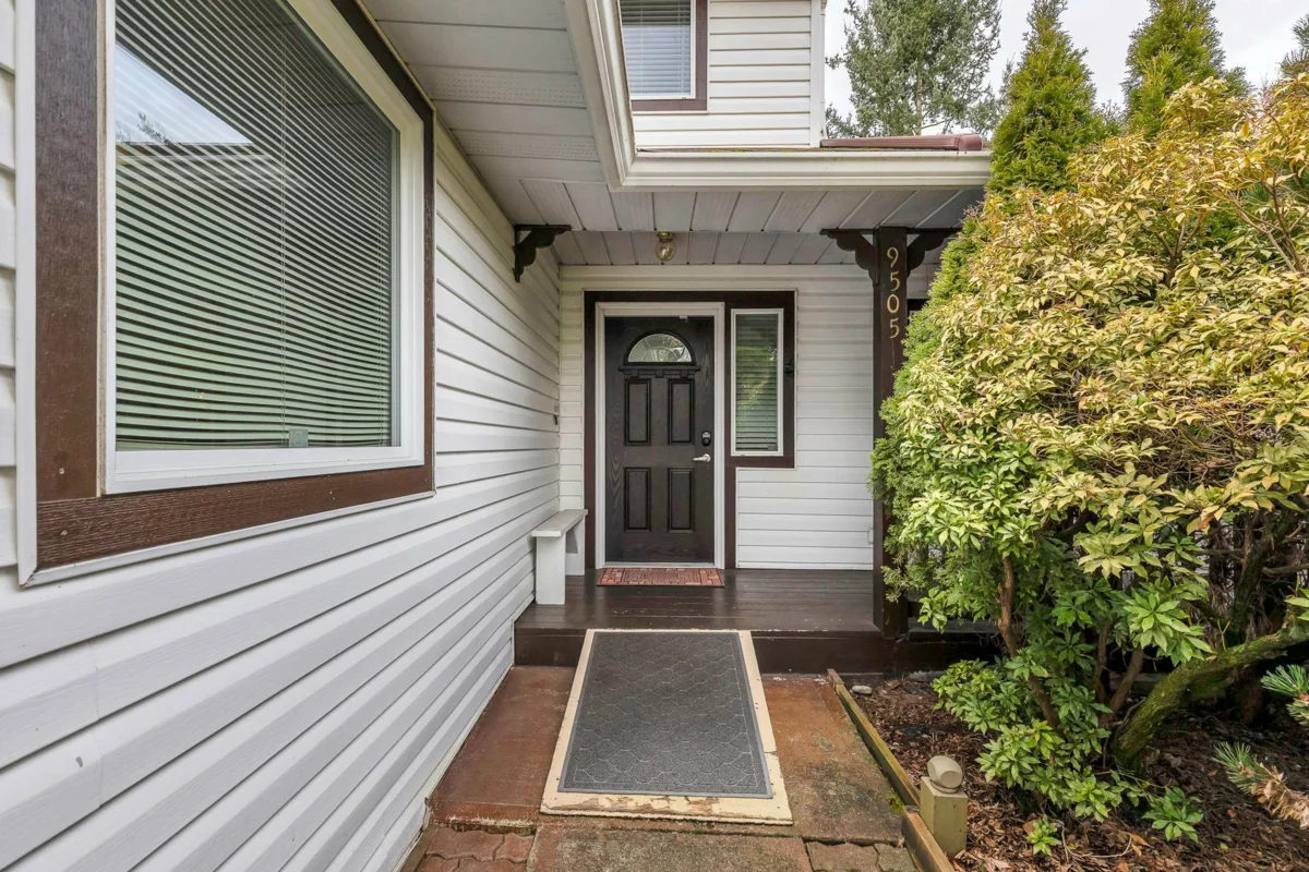 Family Room Photo of 9505 161 Street, Surrey, BC
