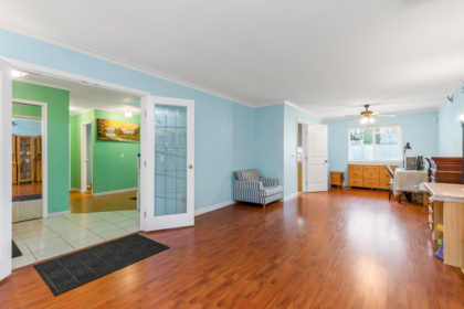 Entry Foyer Photo of 9505 161 Street, Surrey, BC