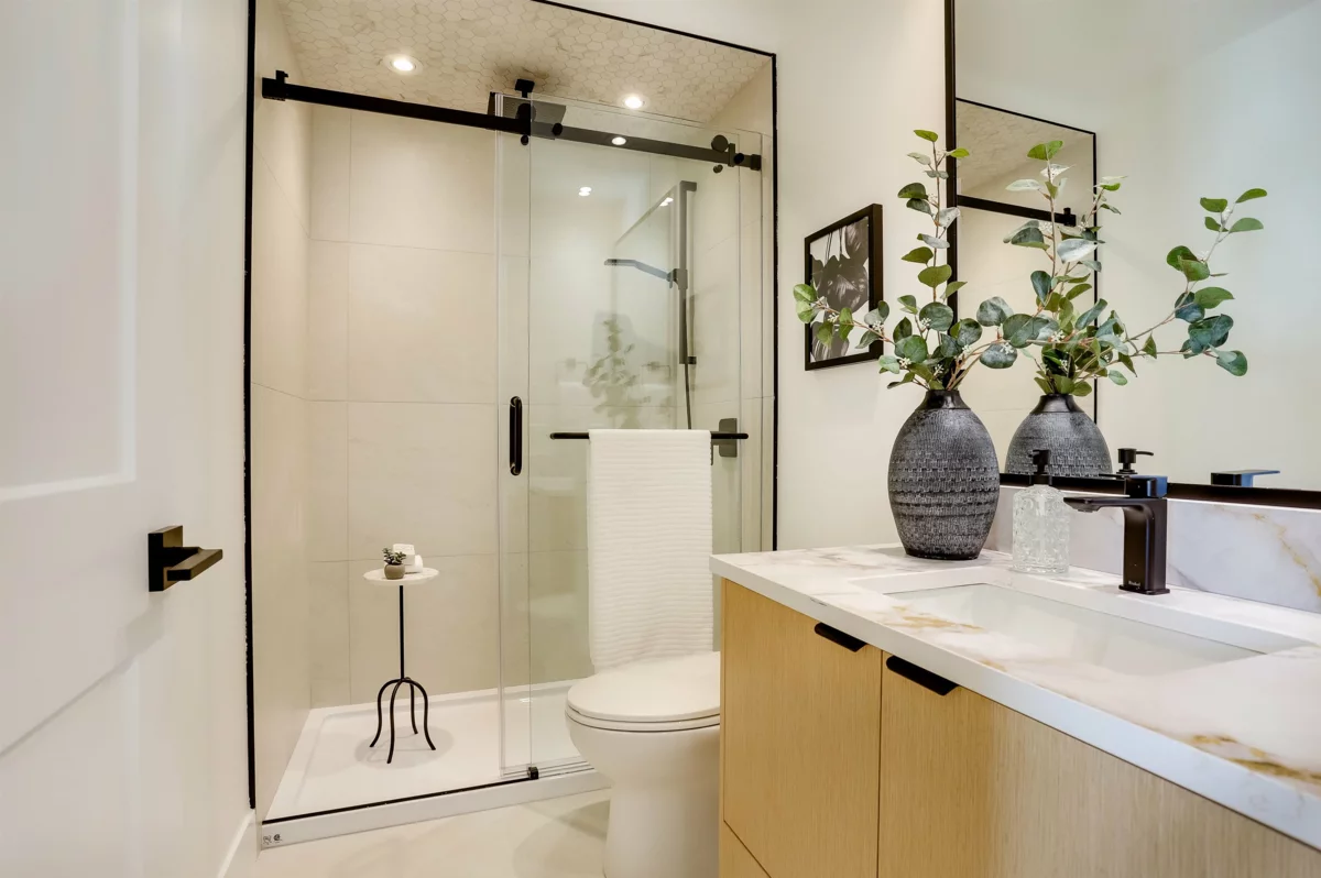 Entry Foyer Photo of 2 20537 75a Avenue, Langley, BC